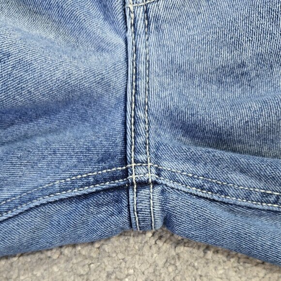 Vervet Blue Light Wash Distressed Cropped Mom Jean VT973 - Picture 9 of 9